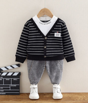 Ensemble de deux-pièces: cardigan rayé avec pantalon jean