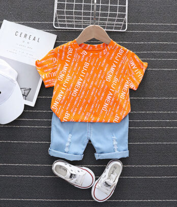 T-shirt orange imprimé lettres avec short en jean clair