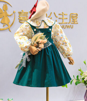 Chemiser à col Claudine florale avec robe à brettelles