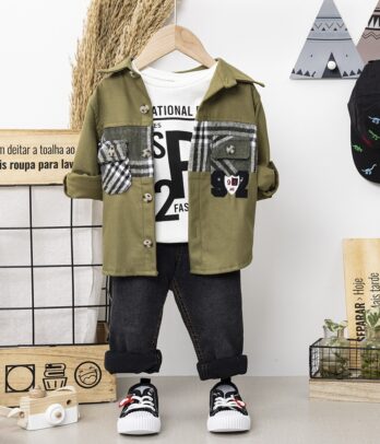 Ensemble trois pièces chemise vert militaire, haut et jean pour garçon