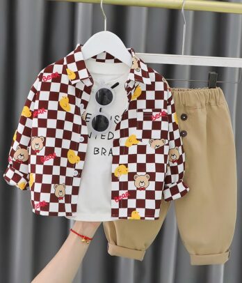 Ensemble deux pièces chemise à carreaux et pantalon beige