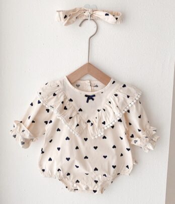 Barboteuse bébé à petits cœurs avec bandeau