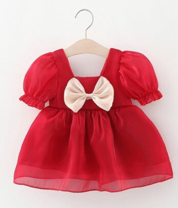 Robe rouge bouffante à nœud beige