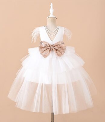 Robe blanche décolletée pour fêtes
