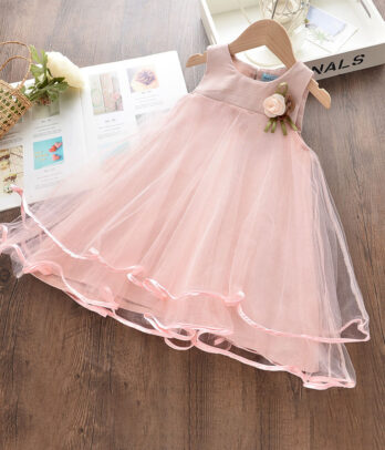 Robe rose en tulle sans manches