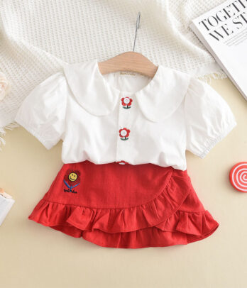 Ensemble 2 pièces chemise blanche et mini-jupe rouge