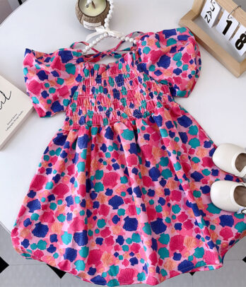 Robe coquette aux couleurs estivales pour fillettes