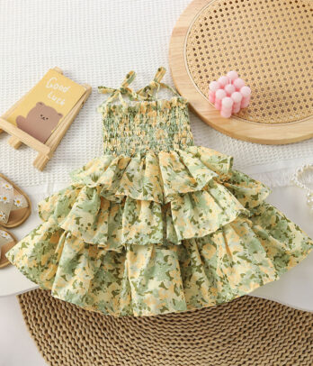 Robe coquette aux couleurs estivales pour fillettes