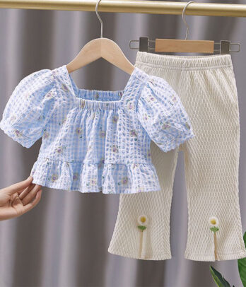 Ensemble haut bleu et pantalon beige pour fille