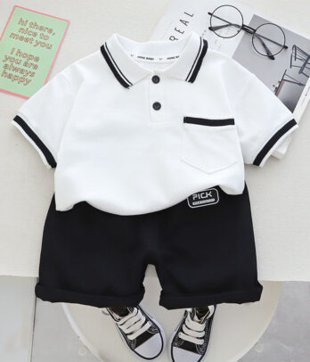 Ensemble de T-shirt blanc et short noir pour garçon