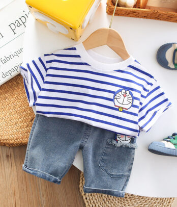 Ensemble t-shirt à rayures bleu et short jean
