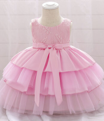 Robe rose en dentelle