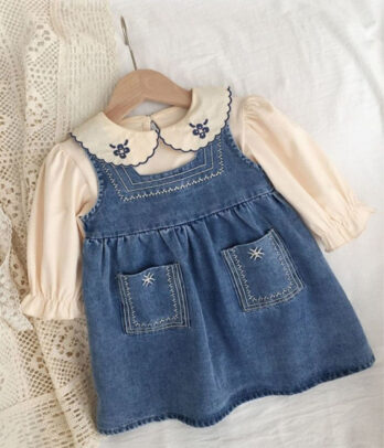 Ensemble de robe en jean et petit pull à col Claudine