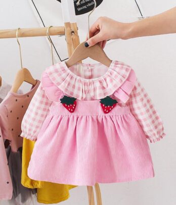 Robe salopette rose en daim little strawberry