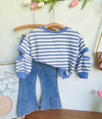 Ensemble pull bleu à rayures et pantalon jean pour fille