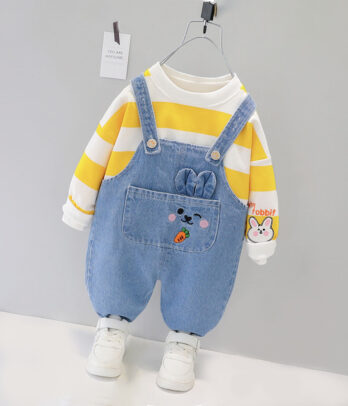 Salopette en jean et pull pour fille