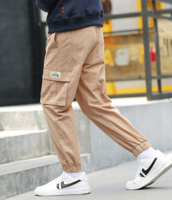 Pantalon jogger de couleur beige pour garçon