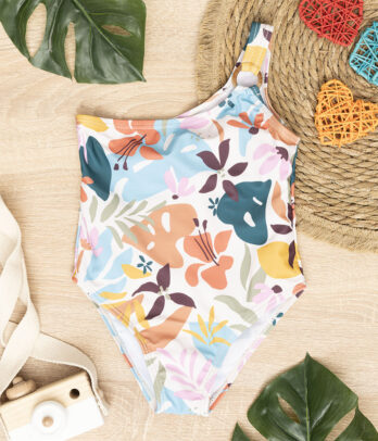 Maillot de plage aux couleurs tropicales