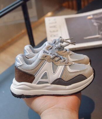 Chaussures en maille grises tendances et stylées