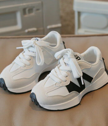 Baskets unisexes de couleur blanche