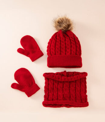 Lot de gants écharpe et chapeau rouge