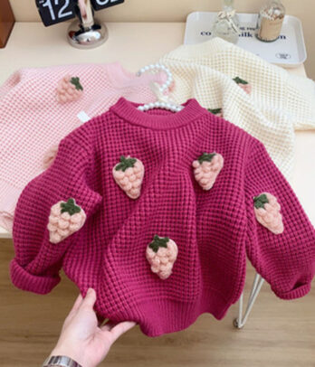 Pull charlotte aux fraises de couleur rose