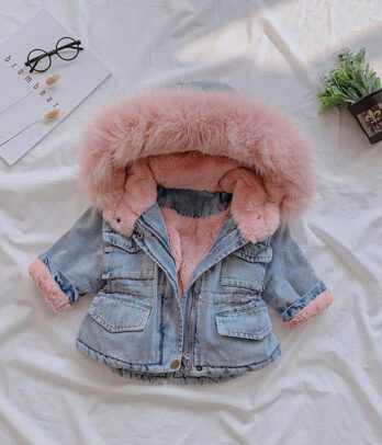 Veste en jean rembourrée avec fourrure rose