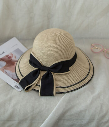 Chapeau de plage en paille avec ruban noir
