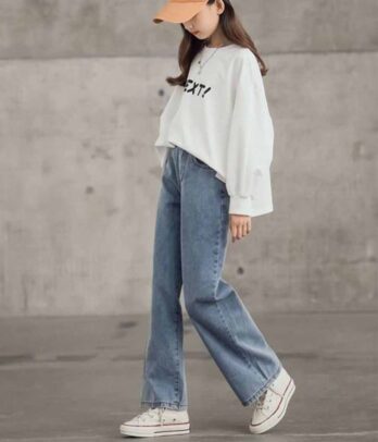 Ensemble de pull blanc imprimé et pantalon en jean