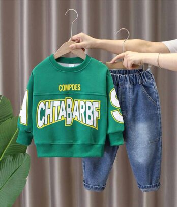 Ensemble de sweat vert et pantalon en jean