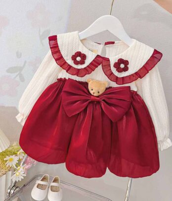 Robe rouge et beige pour fillettes