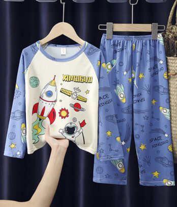 Pyjama "Spaceship" composé de deux pièces :