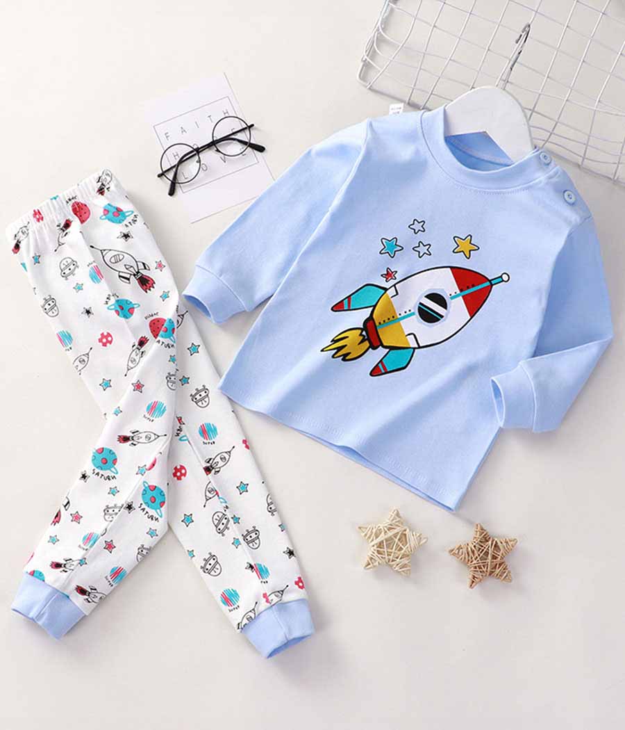 6_0039_Group 9 Pyjama amusant "Rocket" de couleur bleu pastel – Image 1