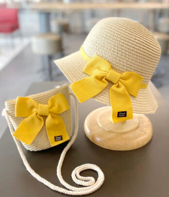 Ensemble de chapeau et sac en paille avec noeud papillon jaune
