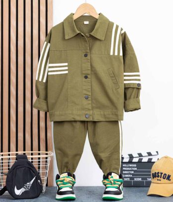 Ensemble de pantalon cargo et blouson verts