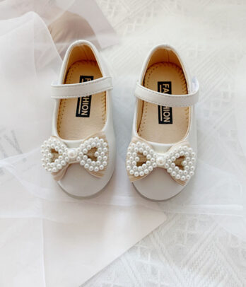Ballerines blanches pour fillettes
