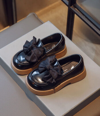 Mocassins style cuir noir pour fillettes