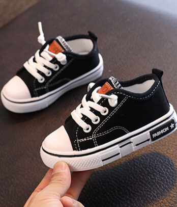 Converse décontractée de couleur noire