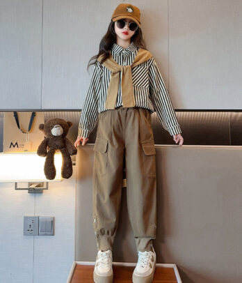 Ensemble de deux pièces avec accessoire effet pull sur les épaules