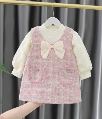 Ensemble de robe rose clair en tweed et pull beige