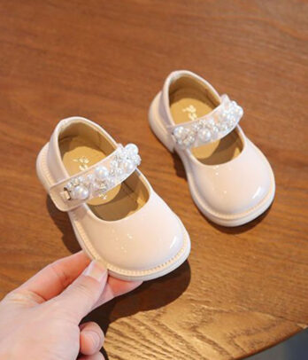 Ballerines rose clair vernies et perlées pour bébé fille