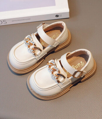 Chaussures blanc-cassé avec chaine à strass