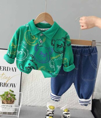 Set de deux pièces composé de jean et sweat vert à doudous