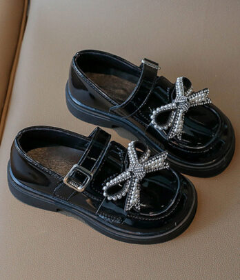 Mocassins noirs vernis à petit papillon