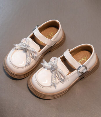Mocassins beiges vernies à petit papillon