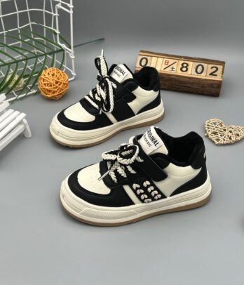 Chaussures de sport sobres pour garçon