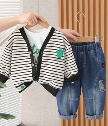 Ensemble de jean pull blanc et gilet à rayures pour garçons