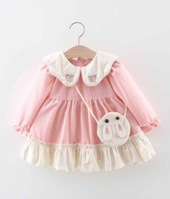 Robe rose évasée style poupée à col brodé