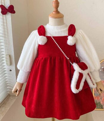 Robe rouge thème petit lapin
