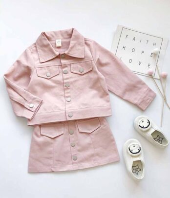 Costume en toile rose pour fillettes